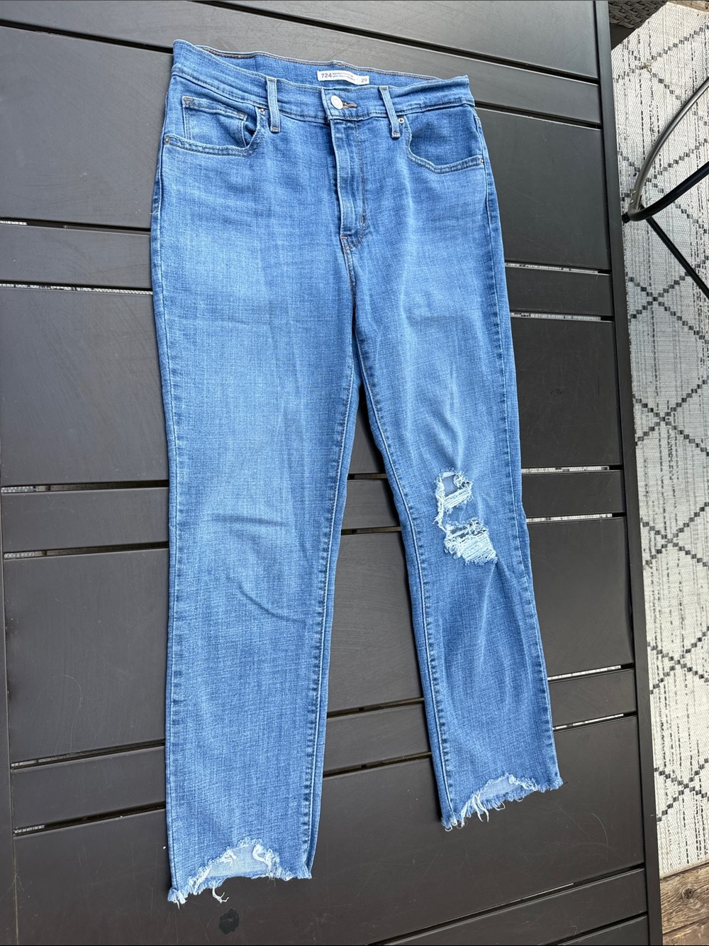 Levi’s 724 high rise Straight crop Women’s Distressed Straight-Leg Jeans 29